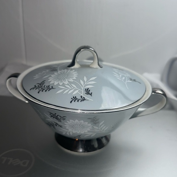 Seyei Other - Seyei Fine Chine - Starlite Red-Backstamp, Sugar Bowl & Lid, Made in Japan.